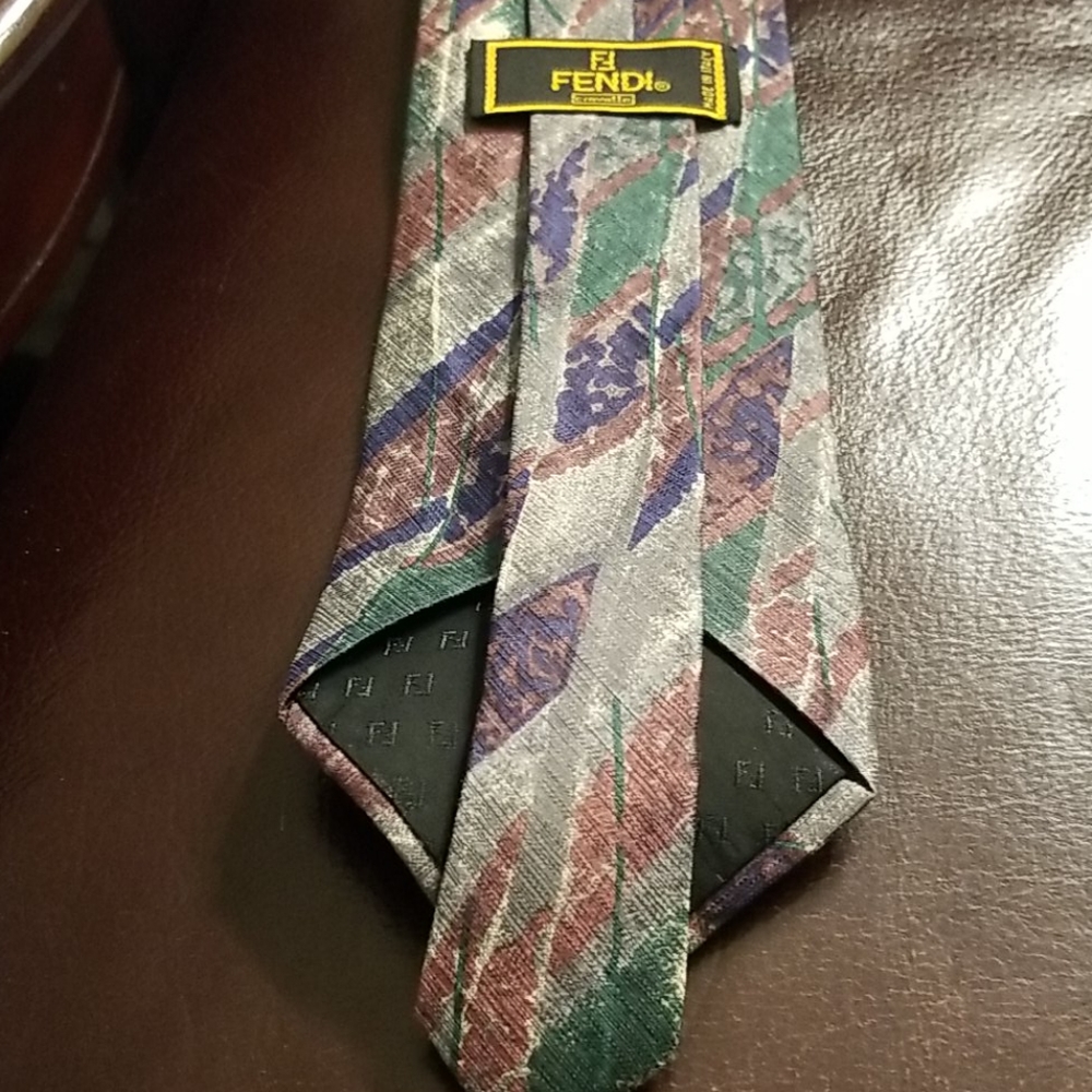 FENDI PURE SILK HANDMADE AUTHENTIC TIE - Picture 2 of 5